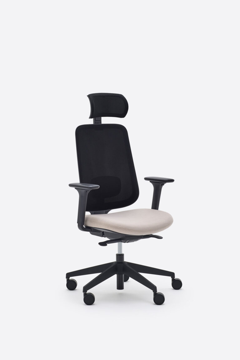 Task One – Black Frame – With Arms – Cedar – Headrest