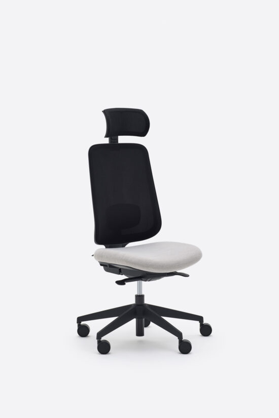Task One – Black Frame – No Arms – Fog – Headrest